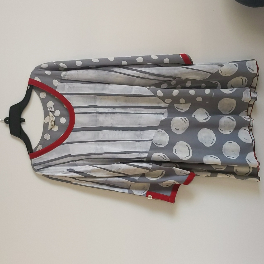 Lyng Grey and Red Tunic